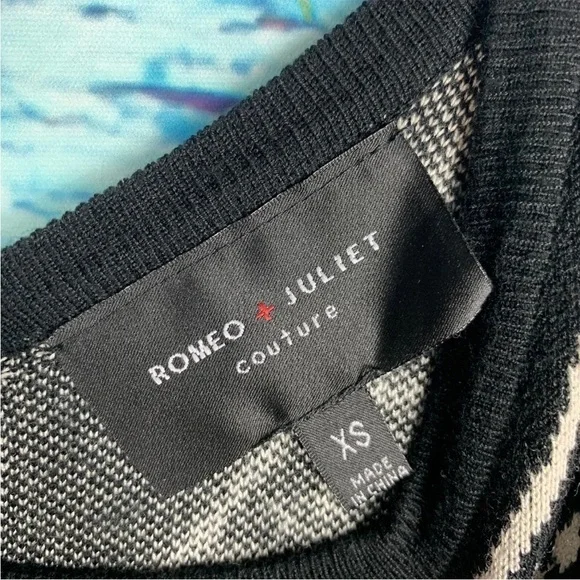 ROMEO & JULIET Couture
Short Sleeve Knit Dress - Picture 4 of 7